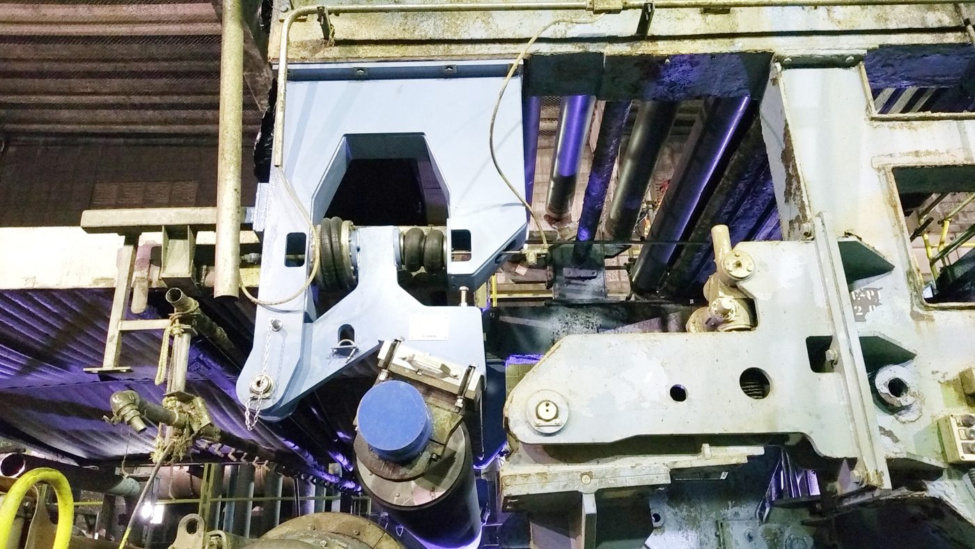 Caixa de entrada de uma máquina de papel em uma fábrica