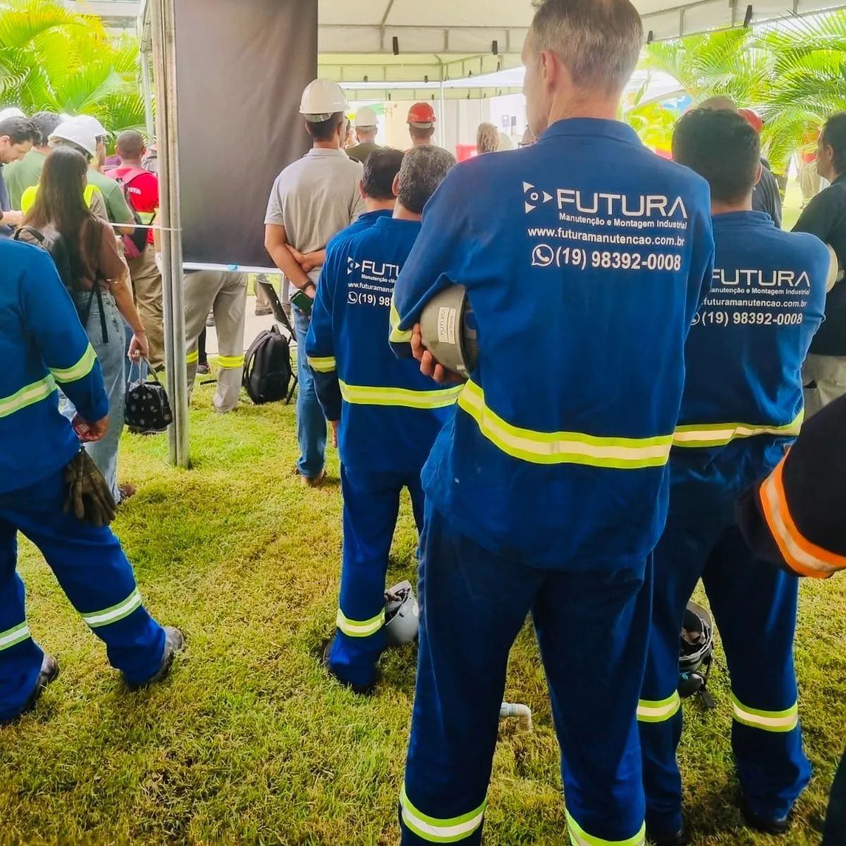 Equipe Futura em evento em área externa